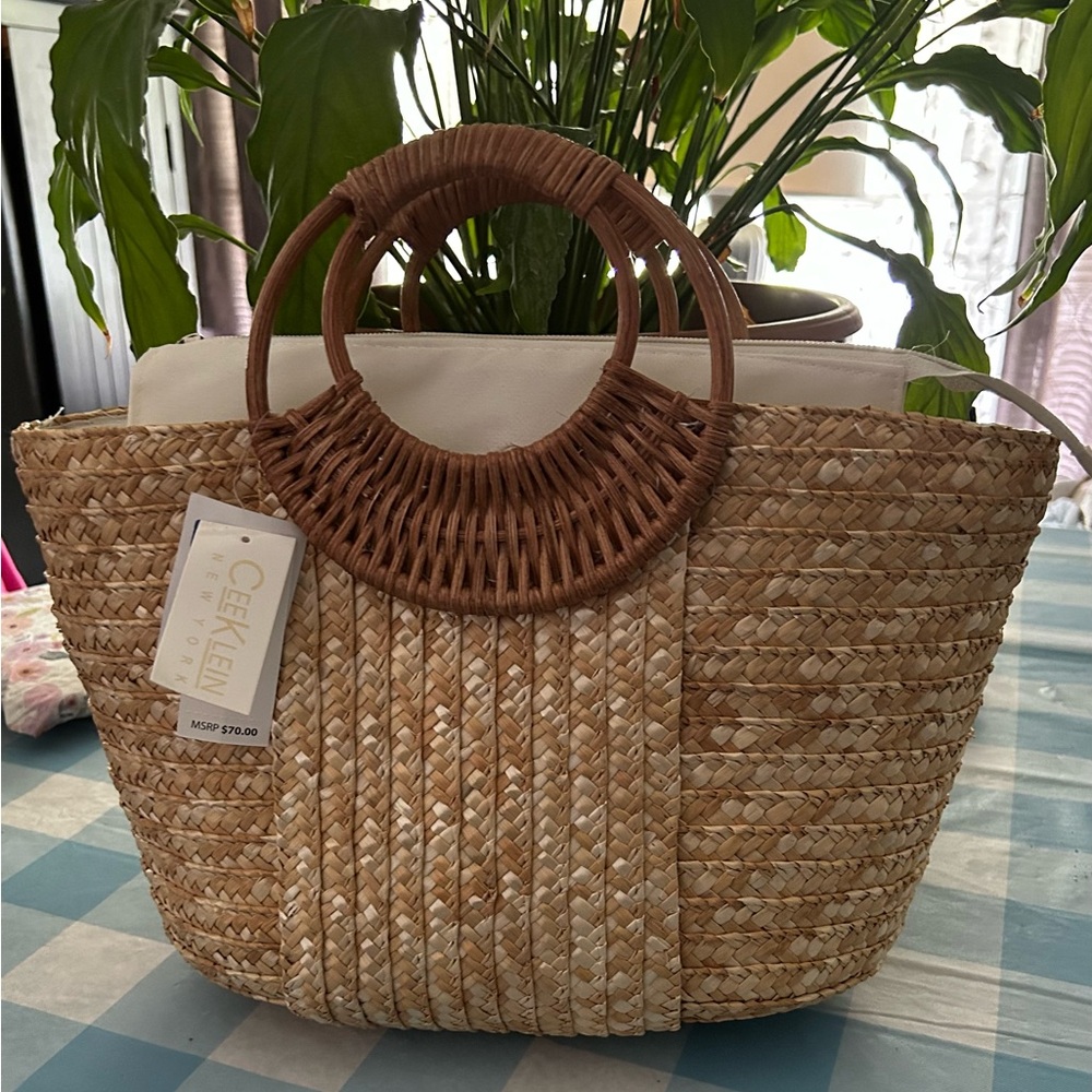 Straw purse